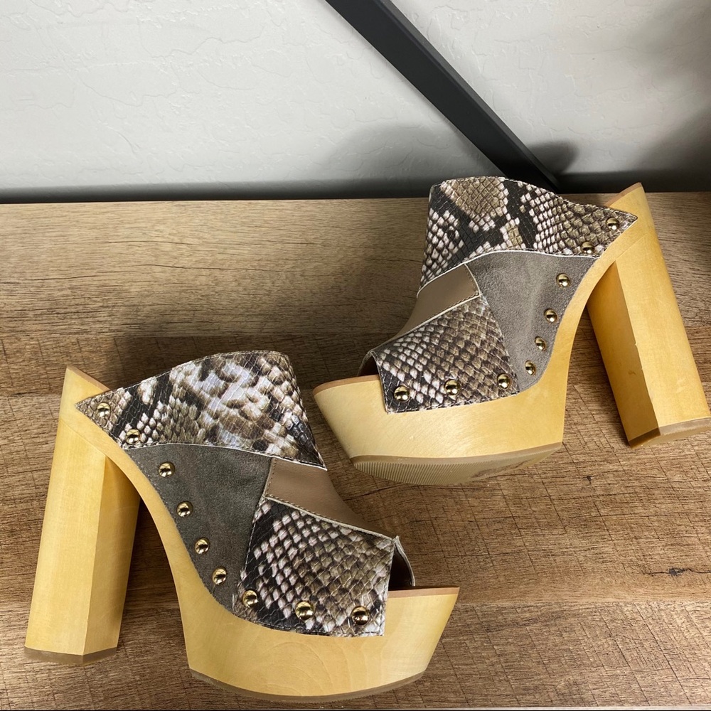 SOLD Shellys London Platform Snakeskin Heel - Picture 3 of 8